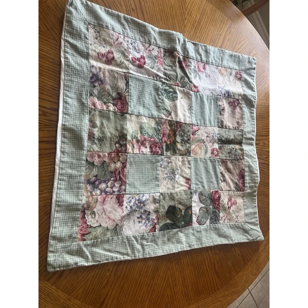 Quilt Quilting Finished Patchwork Green Gingham Roses Floral Table Center 24x24